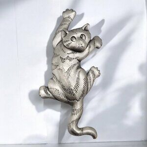 Vintage JJ Cat Climbing Brooch Pin Jonette Jewelry Costume Pewter Silver Tone